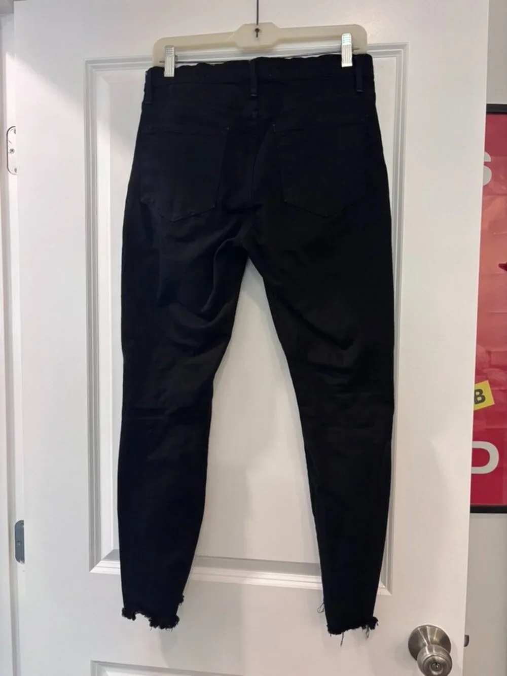 FRAME Le Skinny De Jeanne Raw Stagger Mid Rise Cropped Skinny Jeans in Film Noir - Picture 7 of 7